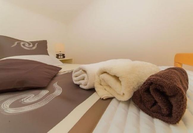 Ferienwohnung in Pakoštane - Ferienwohnung in Pakoštane mit Terrasse, Klimaanlage, W-LAN, Waschmaschine (3548-2) Ferienwohnung in Pakoštane - Ferienwohnung in Pakoštane mit Terrasse, Klimaanlage, W-LAN, Waschmaschine (3548-2)