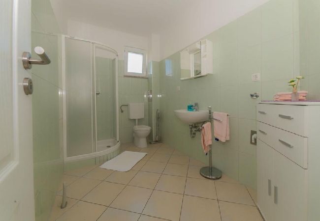 Ferienwohnung in Pakoštane - Ferienwohnung in Pakoštane mit Terrasse, Klimaanlage, W-LAN, Waschmaschine (3548-4) Ferienwohnung in Pakoštane - Ferienwohnung in Pakoštane mit Terrasse, Klimaanlage, W-LAN, Waschmaschine (3548-4)