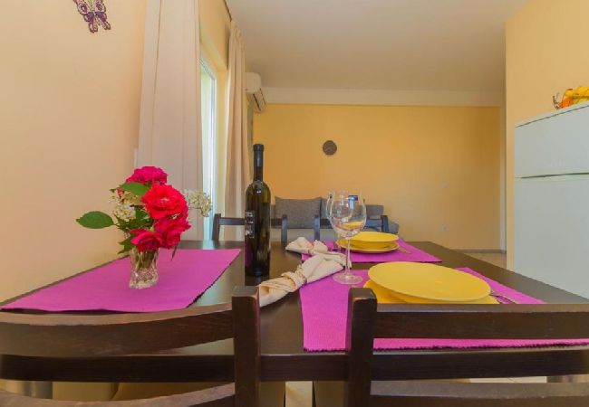 Ferienwohnung in Pakoštane - Ferienwohnung in Pakoštane mit Terrasse, Klimaanlage, W-LAN, Waschmaschine (3548-4) Ferienwohnung in Pakoštane - Ferienwohnung in Pakoštane mit Terrasse, Klimaanlage, W-LAN, Waschmaschine (3548-4)