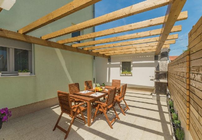 Ferienwohnung in Pakoštane - Ferienwohnung in Pakoštane mit Terrasse, Klimaanlage, W-LAN, Waschmaschine (3548-4) Ferienwohnung in Pakoštane - Ferienwohnung in Pakoštane mit Terrasse, Klimaanlage, W-LAN, Waschmaschine (3548-4)