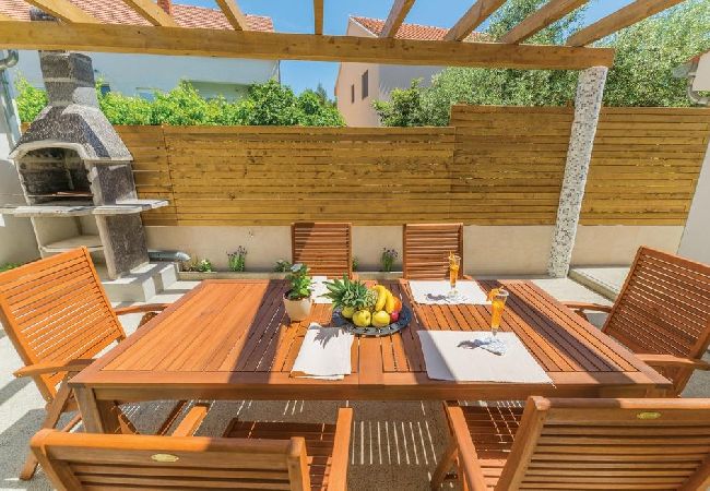 Ferienwohnung in Pakoštane - Ferienwohnung in Pakoštane mit Terrasse, Klimaanlage, W-LAN, Waschmaschine (3548-4) Ferienwohnung in Pakoštane - Ferienwohnung in Pakoštane mit Terrasse, Klimaanlage, W-LAN, Waschmaschine (3548-4)