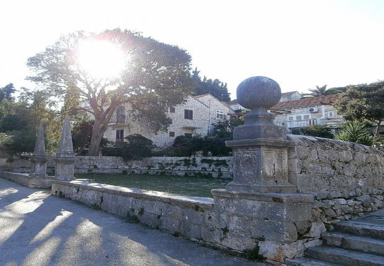 Ferienwohnung in Korcula - Ferienwohnung in Korčula mit Meerblick, Terrasse, Klimaanlage, W-LAN (3555-1)