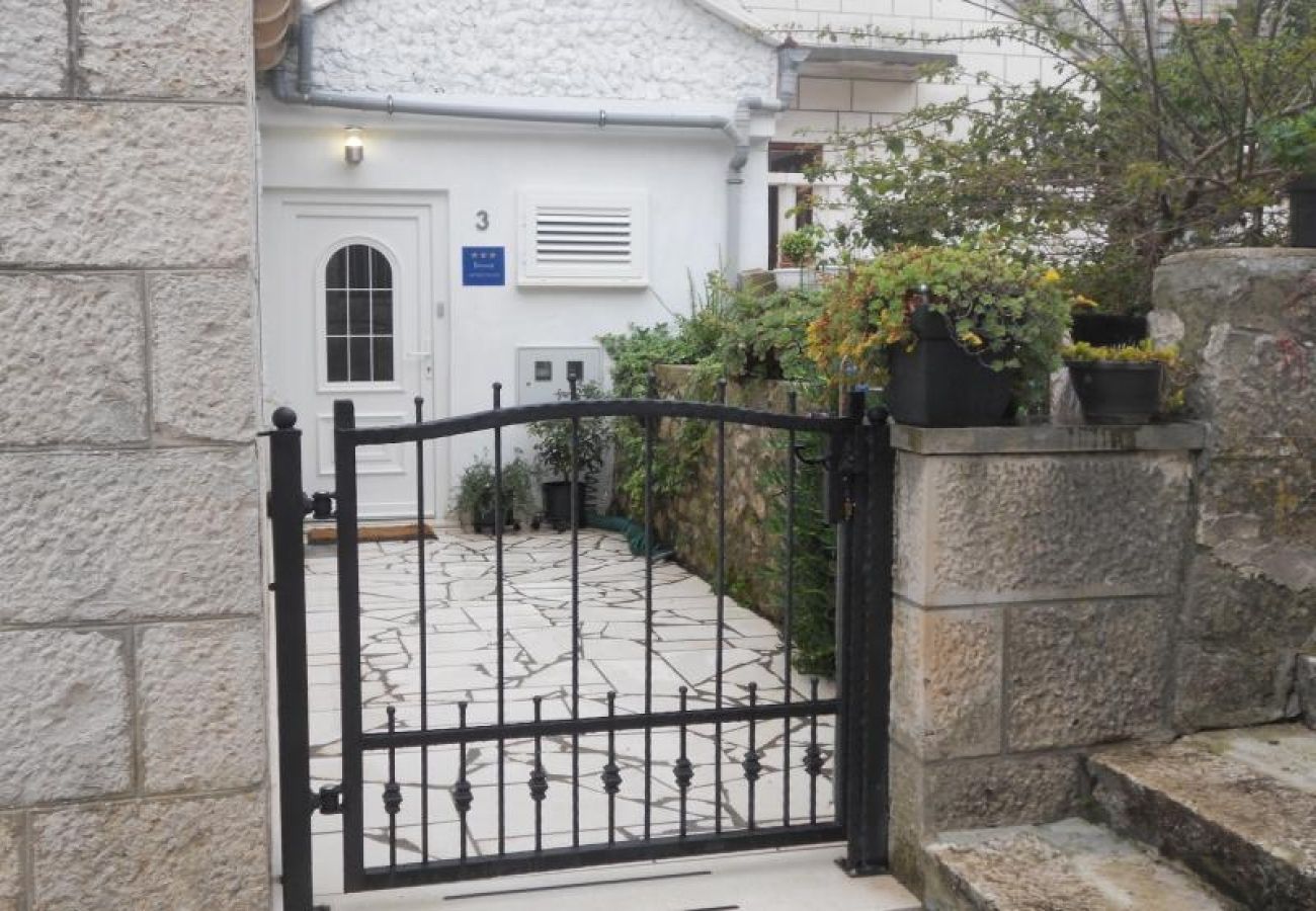 Ferienwohnung in Korcula - Ferienwohnung in Korčula mit Meerblick, Terrasse, Klimaanlage, W-LAN (3555-1)