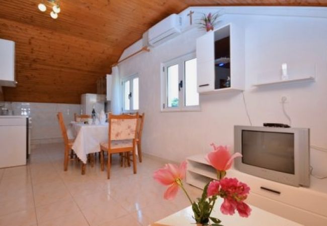 Ferienwohnung in Žuljana - Ferienwohnung in Žuljana mit Meerblick, Terrasse, Klimaanlage, W-LAN (3558-1) Ferienwohnung in Žuljana - Ferienwohnung in Žuljana mit Meerblick, Terrasse, Klimaanlage, W-LAN (3558-1)