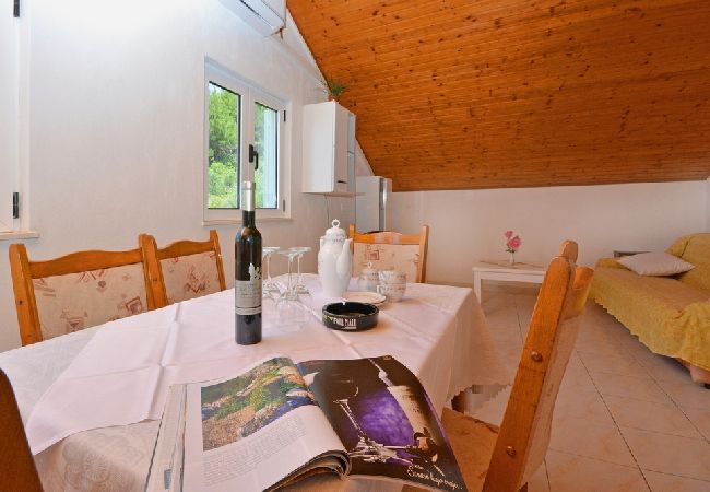 Ferienwohnung in Žuljana - Ferienwohnung in Žuljana mit Meerblick, Terrasse, Klimaanlage, W-LAN (3558-1) Ferienwohnung in Žuljana - Ferienwohnung in Žuljana mit Meerblick, Terrasse, Klimaanlage, W-LAN (3558-1)