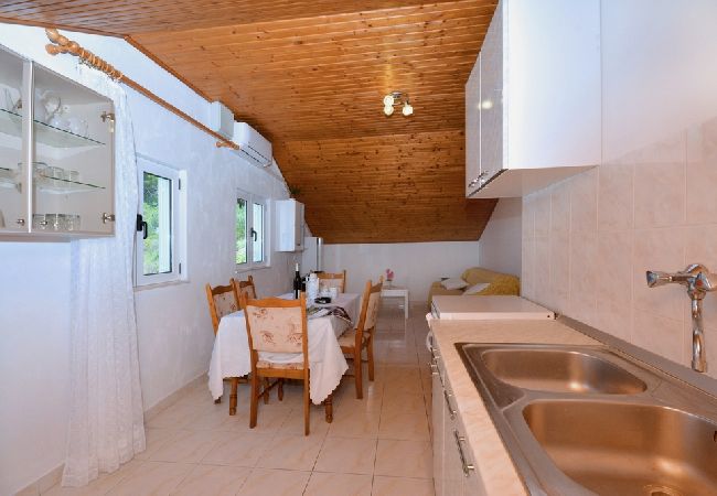 Ferienwohnung in Žuljana - Ferienwohnung in Žuljana mit Meerblick, Terrasse, Klimaanlage, W-LAN (3558-1) Ferienwohnung in Žuljana - Ferienwohnung in Žuljana mit Meerblick, Terrasse, Klimaanlage, W-LAN (3558-1)