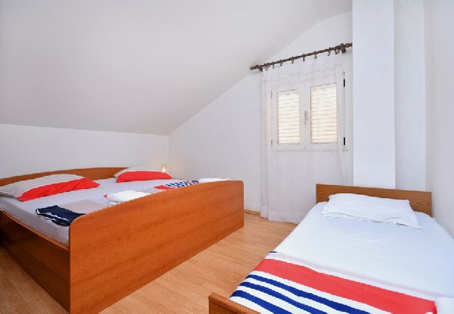 Ferienwohnung in Žuljana - Ferienwohnung in Žuljana mit Meerblick, Terrasse, Klimaanlage, W-LAN (3558-1) Ferienwohnung in Žuljana - Ferienwohnung in Žuljana mit Meerblick, Terrasse, Klimaanlage, W-LAN (3558-1)