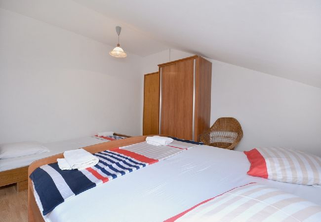 Ferienwohnung in Žuljana - Ferienwohnung in Žuljana mit Meerblick, Terrasse, Klimaanlage, W-LAN (3558-1) Ferienwohnung in Žuljana - Ferienwohnung in Žuljana mit Meerblick, Terrasse, Klimaanlage, W-LAN (3558-1)