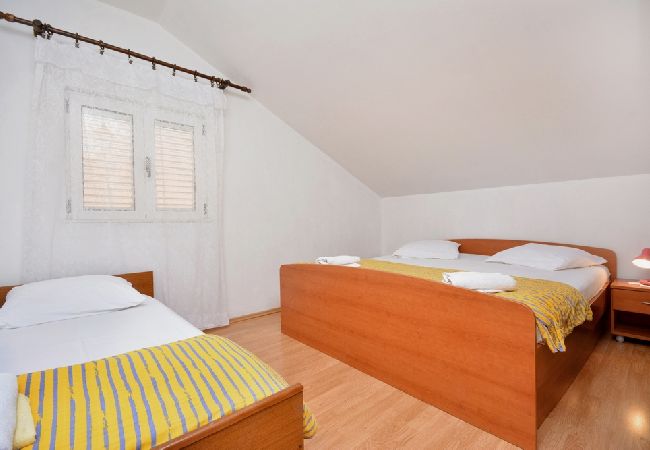 Ferienwohnung in Žuljana - Ferienwohnung in Žuljana mit Meerblick, Terrasse, Klimaanlage, W-LAN (3558-1) Ferienwohnung in Žuljana - Ferienwohnung in Žuljana mit Meerblick, Terrasse, Klimaanlage, W-LAN (3558-1)