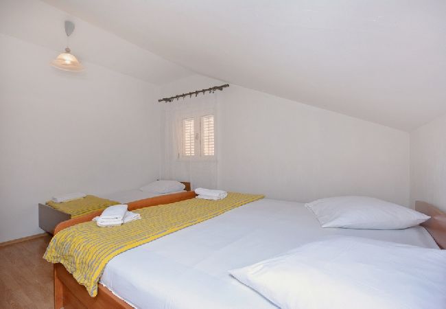 Ferienwohnung in Žuljana - Ferienwohnung in Žuljana mit Meerblick, Terrasse, Klimaanlage, W-LAN (3558-1) Ferienwohnung in Žuljana - Ferienwohnung in Žuljana mit Meerblick, Terrasse, Klimaanlage, W-LAN (3558-1)