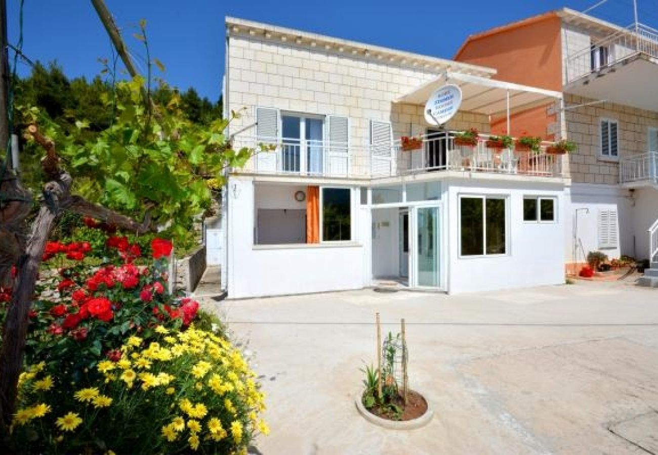 Ferienwohnung in Žuljana - Ferienwohnung in Žuljana mit Meerblick, Terrasse, Klimaanlage, W-LAN (3558-1)