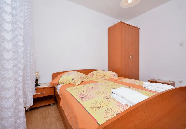 Ferienwohnung in Žuljana - Ferienwohnung in Žuljana mit Meerblick, Terrasse, W-LAN, Spülmaschine (3558-2) Ferienwohnung in Žuljana - Ferienwohnung in Žuljana mit Meerblick, Terrasse, W-LAN, Spülmaschine (3558-2)