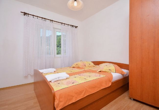 Ferienwohnung in Žuljana - Ferienwohnung in Žuljana mit Meerblick, Terrasse, W-LAN, Spülmaschine (3558-2) Ferienwohnung in Žuljana - Ferienwohnung in Žuljana mit Meerblick, Terrasse, W-LAN, Spülmaschine (3558-2)