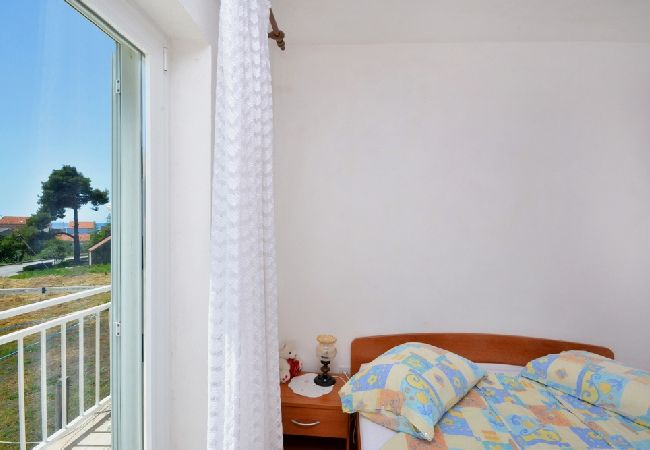 Ferienwohnung in Žuljana - Ferienwohnung in Žuljana mit Meerblick, Terrasse, W-LAN, Spülmaschine (3558-2) Ferienwohnung in Žuljana - Ferienwohnung in Žuljana mit Meerblick, Terrasse, W-LAN, Spülmaschine (3558-2)