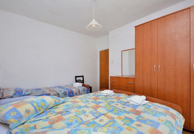 Ferienwohnung in Žuljana - Ferienwohnung in Žuljana mit Meerblick, Terrasse, W-LAN, Spülmaschine (3558-2) Ferienwohnung in Žuljana - Ferienwohnung in Žuljana mit Meerblick, Terrasse, W-LAN, Spülmaschine (3558-2)