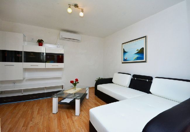 Ferienwohnung in Žuljana - Ferienwohnung in Žuljana mit Meerblick, Terrasse, Klimaanlage, W-LAN (3558-3) Ferienwohnung in Žuljana - Ferienwohnung in Žuljana mit Meerblick, Terrasse, Klimaanlage, W-LAN (3558-3)