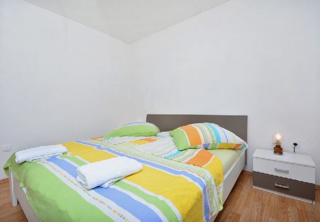 Ferienwohnung in Žuljana - Ferienwohnung in Žuljana mit Meerblick, Terrasse, Klimaanlage, W-LAN (3558-3) Ferienwohnung in Žuljana - Ferienwohnung in Žuljana mit Meerblick, Terrasse, Klimaanlage, W-LAN (3558-3)