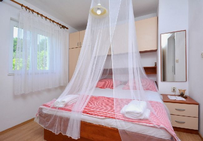 Ferienwohnung in Žuljana - Ferienwohnung in Žuljana mit Terrasse, Klimaanlage, W-LAN (3558-4) Ferienwohnung in Žuljana - Ferienwohnung in Žuljana mit Terrasse, Klimaanlage, W-LAN (3558-4)