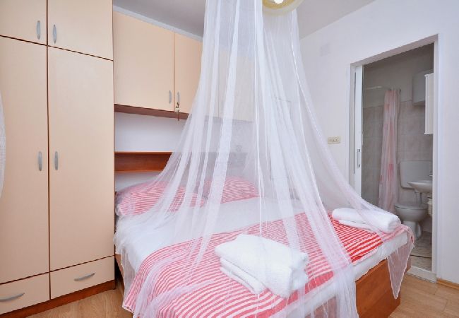 Ferienwohnung in Žuljana - Ferienwohnung in Žuljana mit Terrasse, Klimaanlage, W-LAN (3558-4) Ferienwohnung in Žuljana - Ferienwohnung in Žuljana mit Terrasse, Klimaanlage, W-LAN (3558-4)