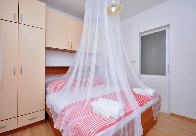 Ferienwohnung in Žuljana - Ferienwohnung in Žuljana mit Terrasse, Klimaanlage, W-LAN (3558-4) Ferienwohnung in Žuljana - Ferienwohnung in Žuljana mit Terrasse, Klimaanlage, W-LAN (3558-4)