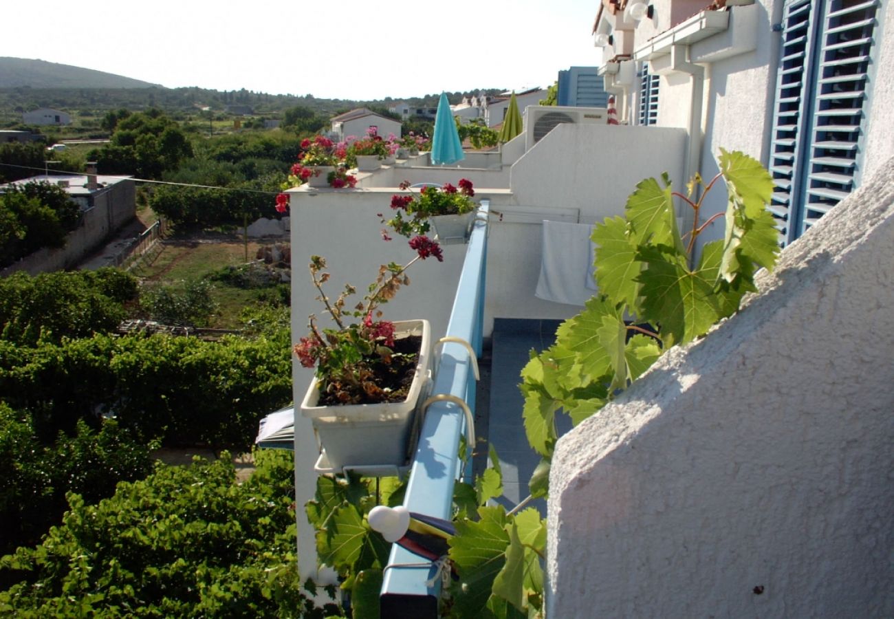 Ferienwohnung in Sucuraj - Ferienwohnung in Sućuraj mit Meerblick, Balkon, Klimaanlage, W-LAN (3560-2)