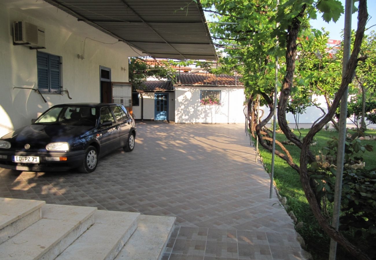 Ferienwohnung in Sucuraj - Ferienwohnung in Sućuraj mit Meerblick, Balkon, Klimaanlage, W-LAN (3560-2)