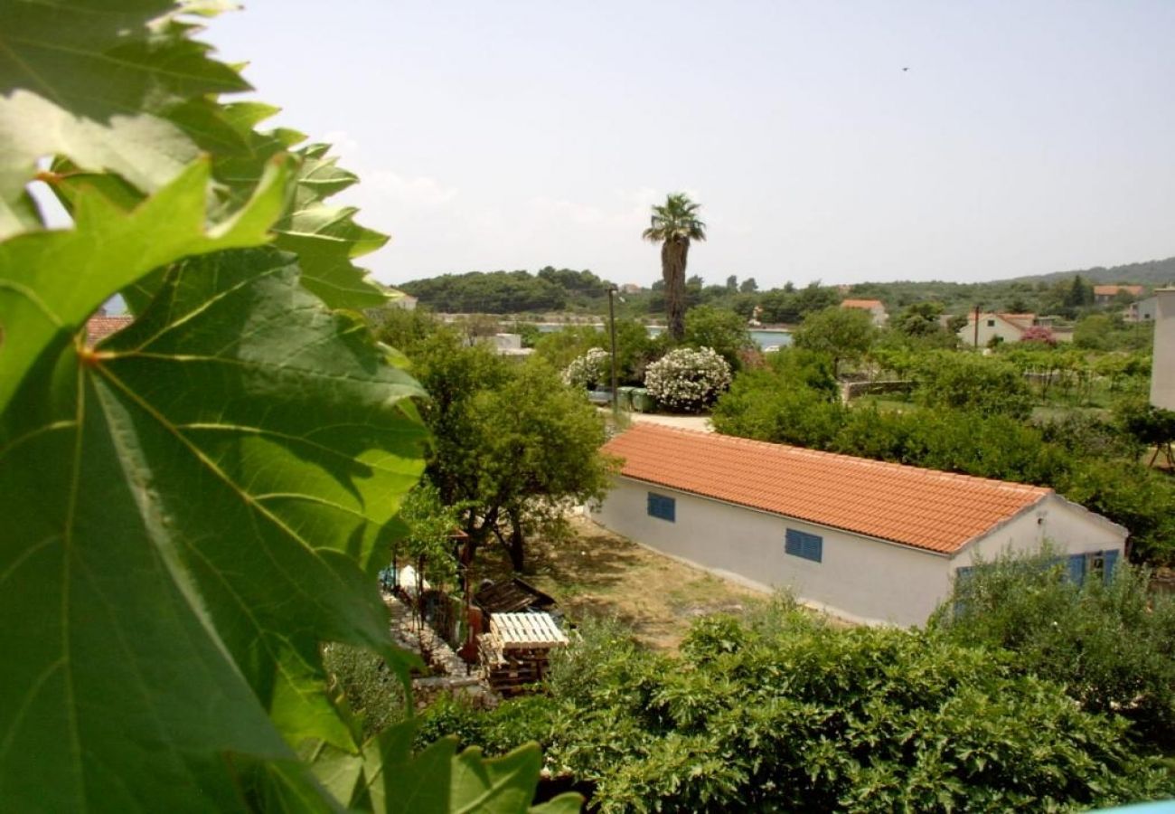 Ferienwohnung in Sucuraj - Ferienwohnung in Sućuraj mit Meerblick, Balkon, Klimaanlage, W-LAN (3560-2)