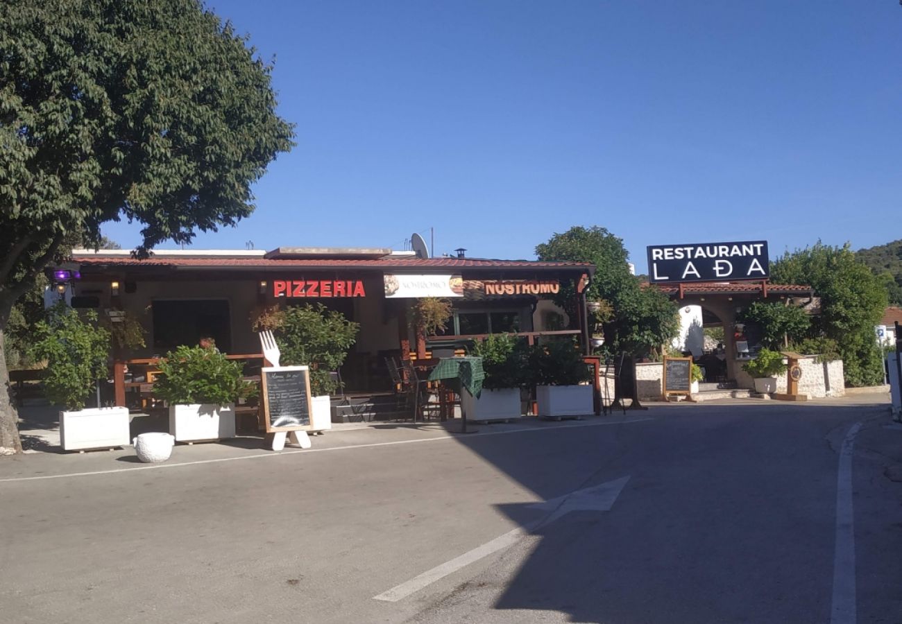 Ferienwohnung in Ražanj - Ferienwohnung in Ražanj mit Terrasse, Klimaanlage, W-LAN, Waschmaschine (3567-1)