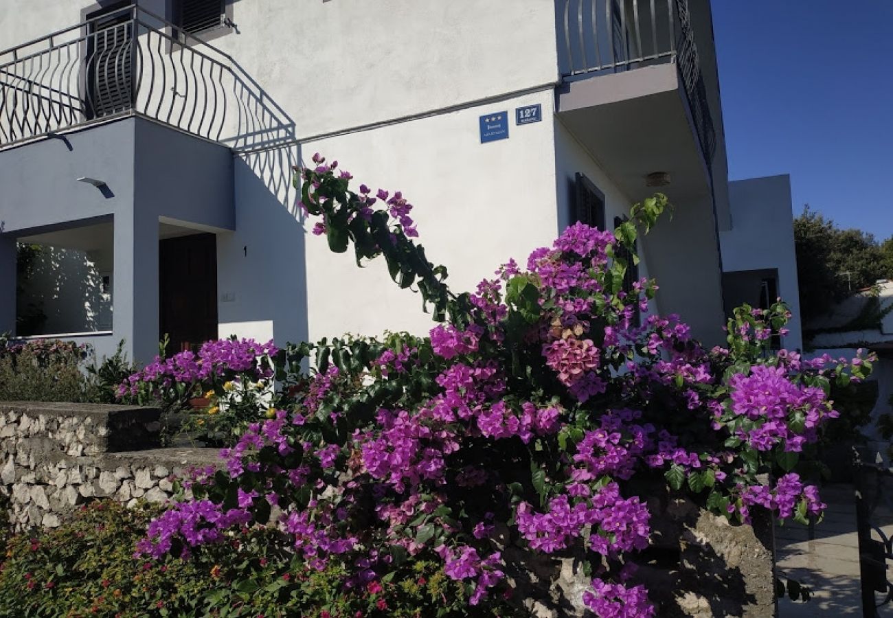 Ferienwohnung in Ražanj - Ferienwohnung in Ražanj mit Terrasse, Klimaanlage, W-LAN, Waschmaschine (3567-1)