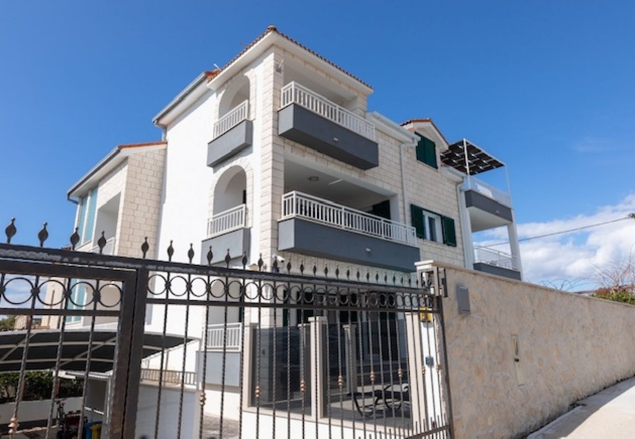 Ferienwohnung in Supetar - Ferienwohnung in Supetar mit Meerblick, Terrasse, Klimaanlage, W-LAN (3553-1)