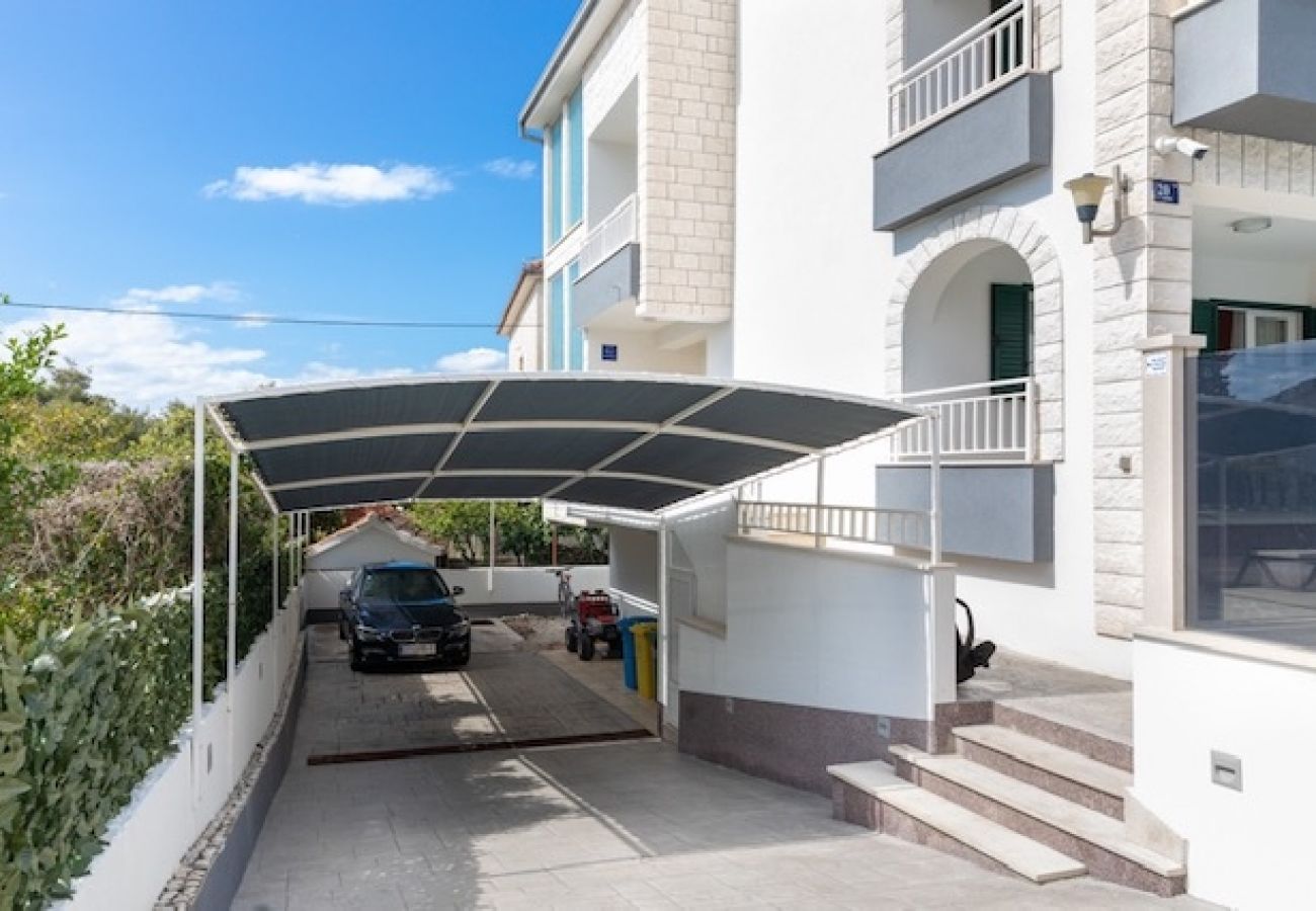 Ferienwohnung in Supetar - Ferienwohnung in Supetar mit Meerblick, Terrasse, Klimaanlage, W-LAN (3553-1)