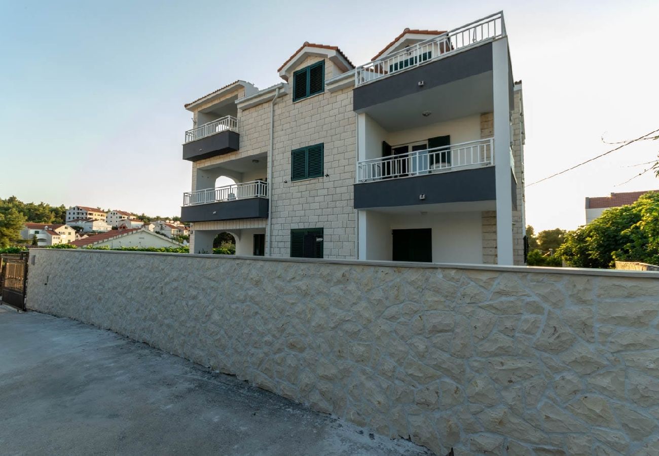 Ferienwohnung in Supetar - Ferienwohnung in Supetar mit Meerblick, Terrasse, Klimaanlage, W-LAN (3553-1)