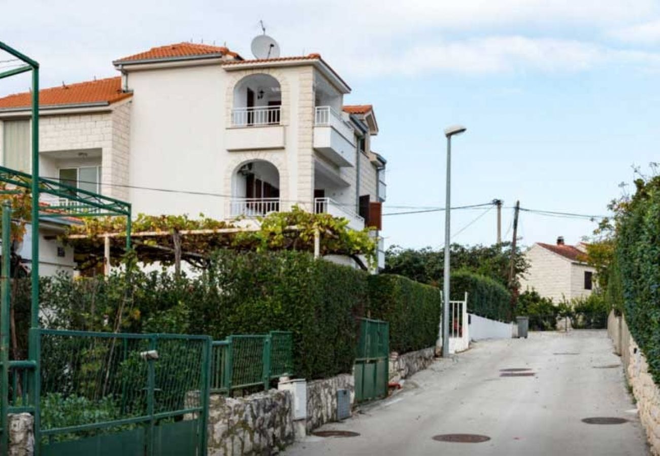 Ferienwohnung in Supetar - Ferienwohnung in Supetar mit Meerblick, Terrasse, Klimaanlage, W-LAN (3553-1)