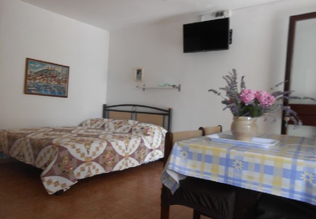 Studio in Vodice - Studioapartment in Vodice mit Terrasse, Klimaanlage, W-LAN, Waschmaschine (3420-2) Studio in Vodice - Studioapartment in Vodice mit Terrasse, Klimaanlage, W-LAN, Waschmaschine (3420-2)