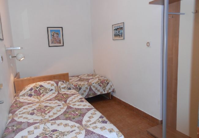 Studio in Vodice - Studioapartment in Vodice mit Terrasse, Klimaanlage, W-LAN, Waschmaschine (3420-2) Studio in Vodice - Studioapartment in Vodice mit Terrasse, Klimaanlage, W-LAN, Waschmaschine (3420-2)