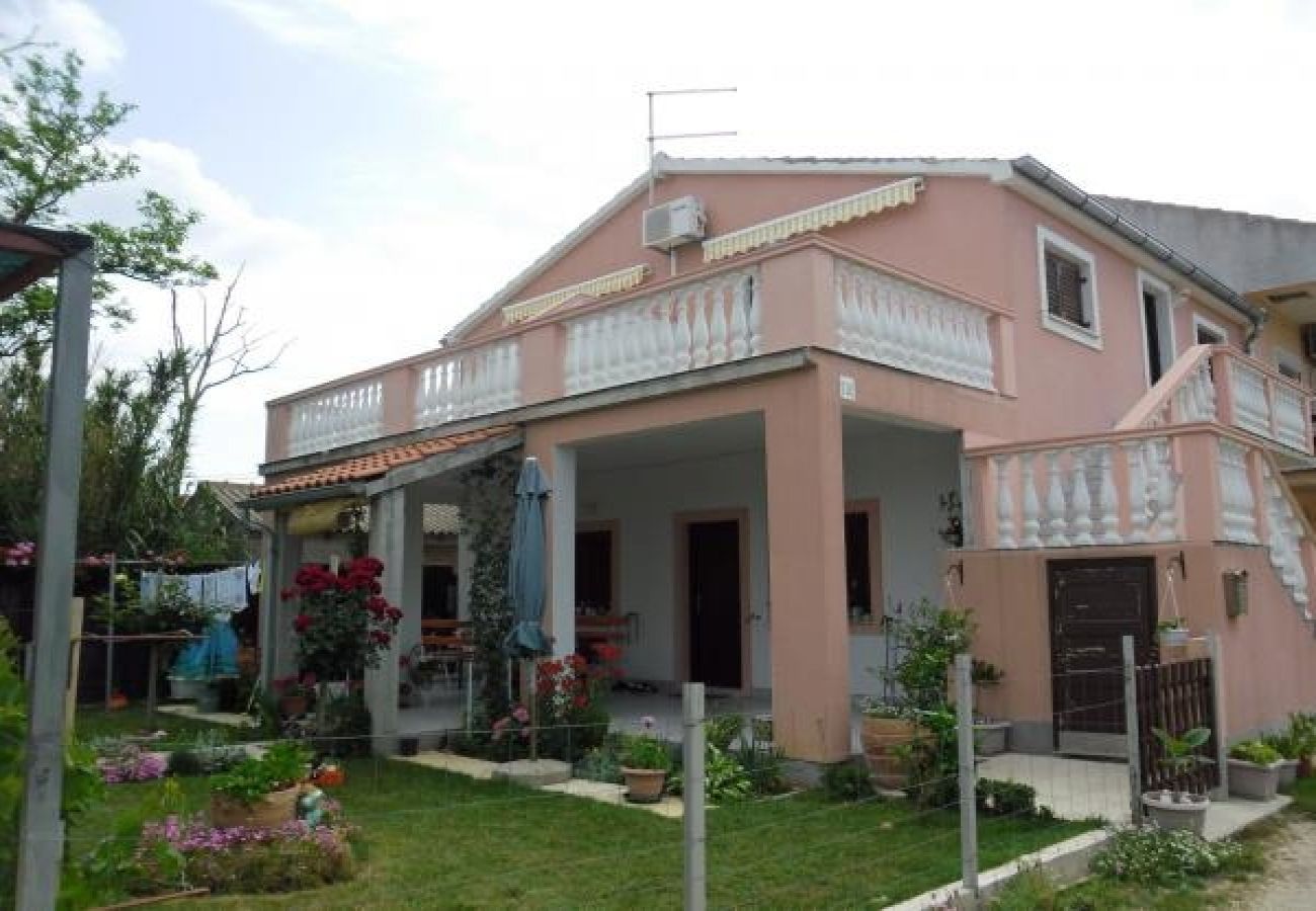 Ferienwohnung in Privlaka - Ferienwohnung in Privlaka mit Meerblick, Terrasse, Klimaanlage, W-LAN (3591-1)