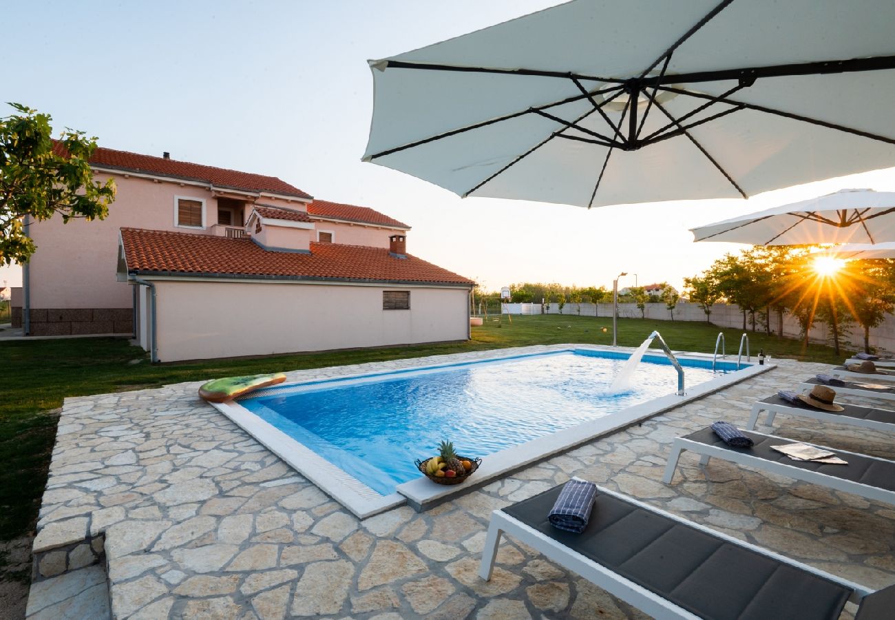 Ferienwohnung in Privlaka - Ferienwohnung in Privlaka mit Meerblick, Balkon, Klimaanlage, W-LAN (3598-1)