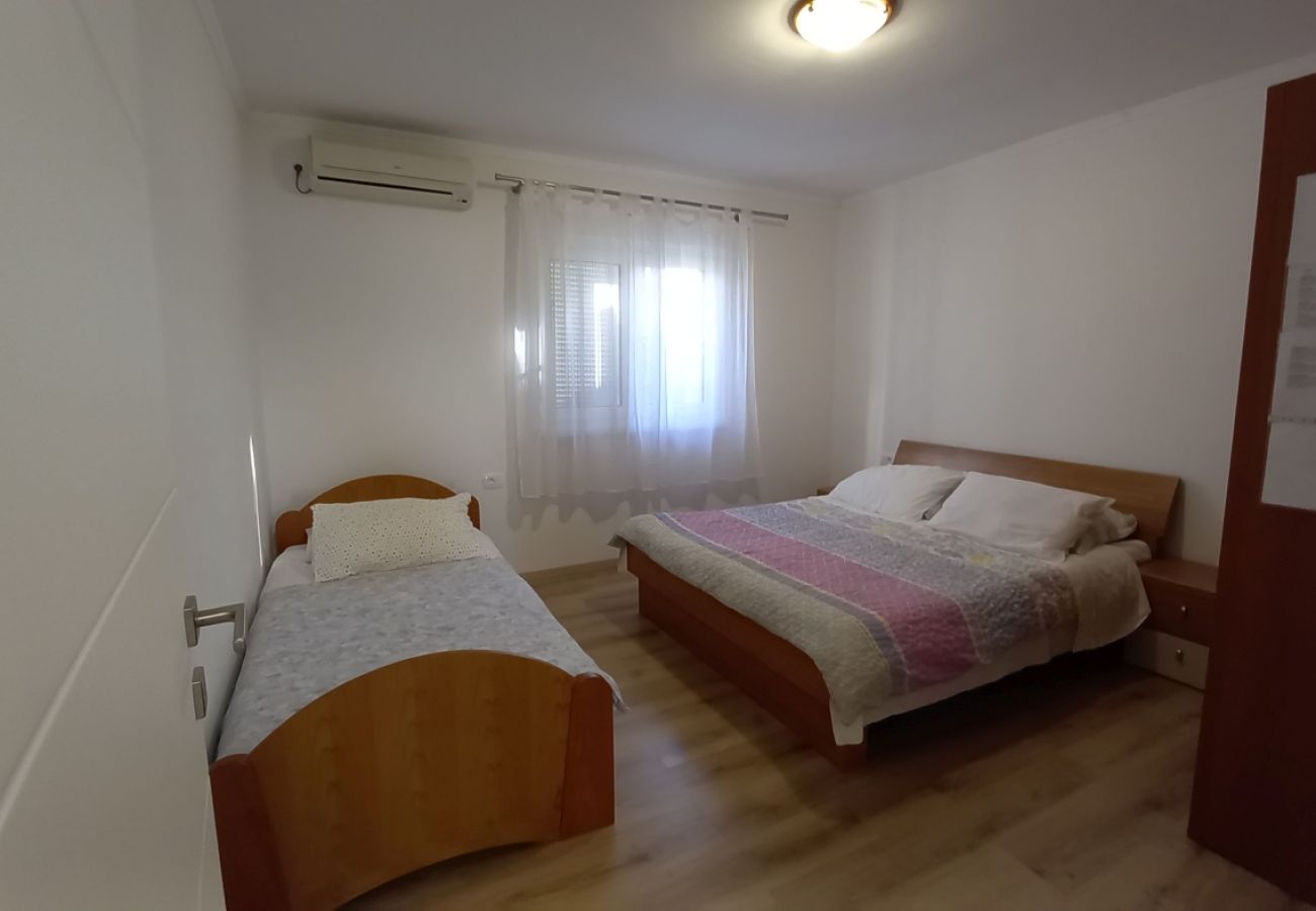 Ferienwohnung in Kustici - Ferienwohnung in Kustici mit Meerblick, Terrasse, Klimaanlage, W-LAN (3597-2)