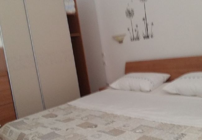 Ferienwohnung in Kustici - Ferienwohnung in Kustici mit Meerblick, Terrasse, Klimaanlage, W-LAN (3597-4) Ferienwohnung in Kustici - Ferienwohnung in Kustici mit Meerblick, Terrasse, Klimaanlage, W-LAN (3597-4)