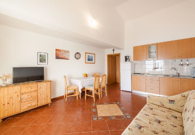 Ferienwohnung in Kustici - Ferienwohnung in Kustici mit Meerblick, Balkon, Klimaanlage, W-LAN (3589-3) Ferienwohnung in Kustici - Ferienwohnung in Kustici mit Meerblick, Balkon, Klimaanlage, W-LAN (3589-3)