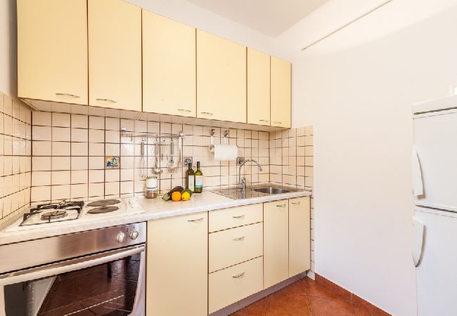 Ferienwohnung in Kustici - Ferienwohnung in Kustici mit Meerblick, Balkon, Klimaanlage, W-LAN (3589-5) Ferienwohnung in Kustici - Ferienwohnung in Kustici mit Meerblick, Balkon, Klimaanlage, W-LAN (3589-5)