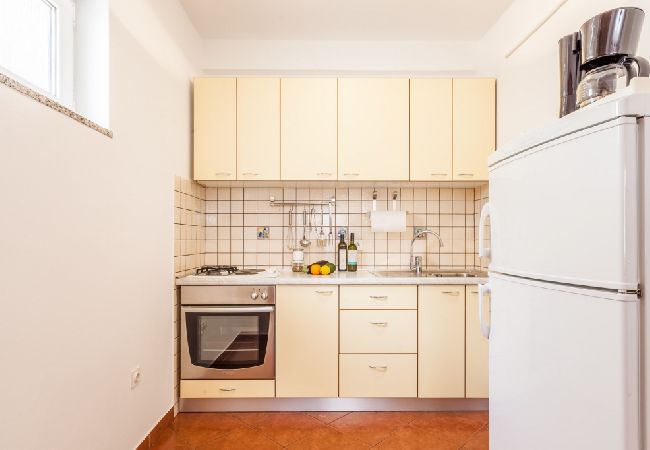 Ferienwohnung in Kustici - Ferienwohnung in Kustici mit Meerblick, Balkon, Klimaanlage, W-LAN (3589-5) Ferienwohnung in Kustici - Ferienwohnung in Kustici mit Meerblick, Balkon, Klimaanlage, W-LAN (3589-5)