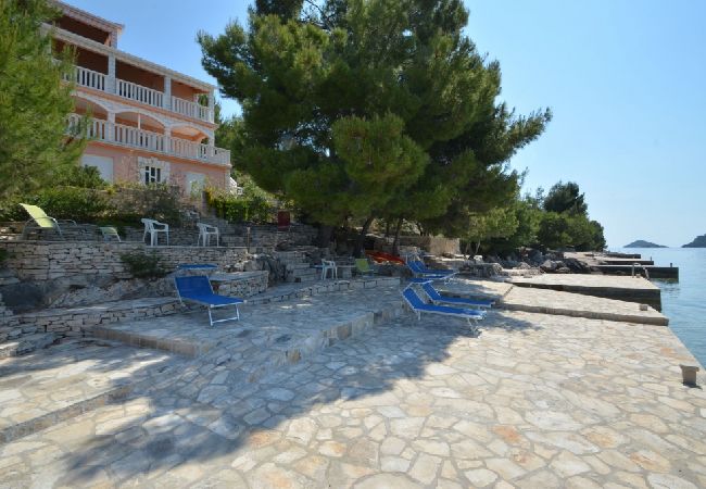 Ferienwohnung in Karbuni - Ferienwohnung in Karbuni mit Meerblick, Terrasse, Klimaanlage, W-LAN (3609-1) Ferienwohnung in Karbuni - Ferienwohnung in Karbuni mit Meerblick, Terrasse, Klimaanlage, W-LAN (3609-1)