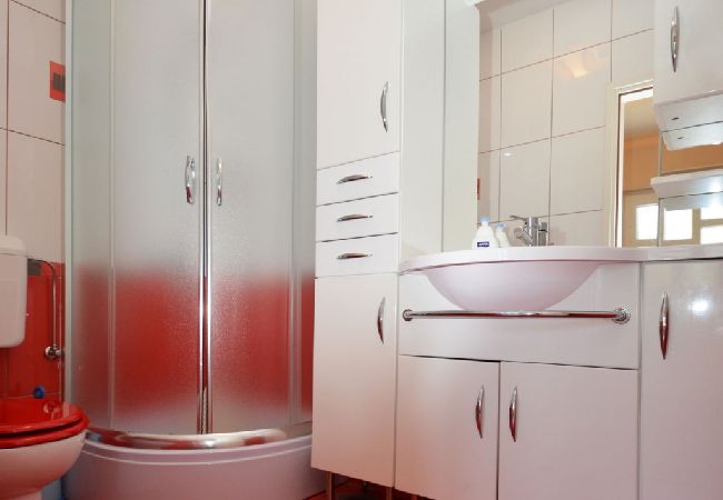 Ferienwohnung in Karbuni - Ferienwohnung in Karbuni mit Meerblick, Terrasse, Klimaanlage, W-LAN (3609-2) Ferienwohnung in Karbuni - Ferienwohnung in Karbuni mit Meerblick, Terrasse, Klimaanlage, W-LAN (3609-2)