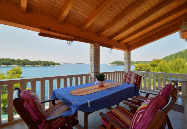 Ferienwohnung in Karbuni - Ferienwohnung in Karbuni mit Meerblick, Terrasse, Klimaanlage, W-LAN (3609-2) Ferienwohnung in Karbuni - Ferienwohnung in Karbuni mit Meerblick, Terrasse, Klimaanlage, W-LAN (3609-2)