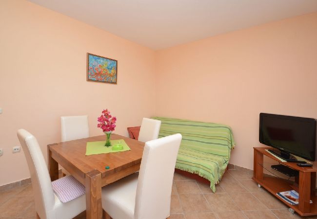 Ferienwohnung in Karbuni - Ferienwohnung in Karbuni mit Meerblick, Terrasse, Klimaanlage, W-LAN (3609-4) Ferienwohnung in Karbuni - Ferienwohnung in Karbuni mit Meerblick, Terrasse, Klimaanlage, W-LAN (3609-4)