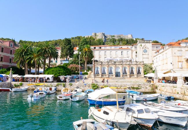 Ferienwohnung in Hvar - Ferienwohnung in Hvar-Stadt mit Meerblick, Terrasse, Klimaanlage, W-LAN (3615-2) Ferienwohnung in Hvar - Ferienwohnung in Hvar-Stadt mit Meerblick, Terrasse, Klimaanlage, W-LAN (3615-2)