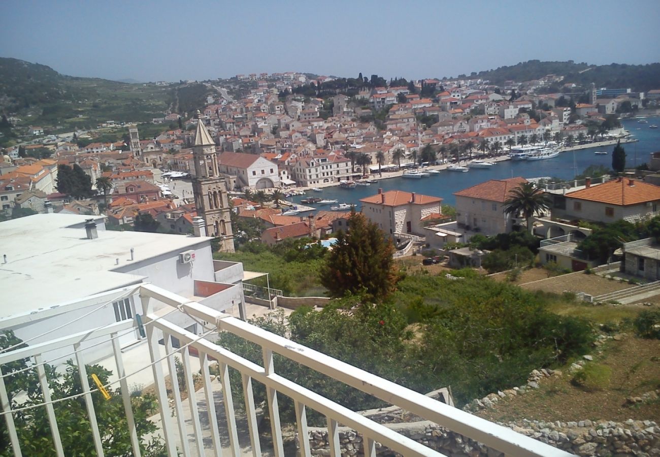 Studio in Hvar - Studioapartment in Hvar-Stadt mit Meerblick, Balkon, Klimaanlage, W-LAN (3615-3)