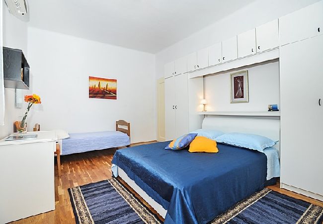 Ferienwohnung in Poljana - Ferienwohnung in Poljana mit Meerblick, Terrasse, Klimaanlage, W-LAN (3617-1) Ferienwohnung in Poljana - Ferienwohnung in Poljana mit Meerblick, Terrasse, Klimaanlage, W-LAN (3617-1)