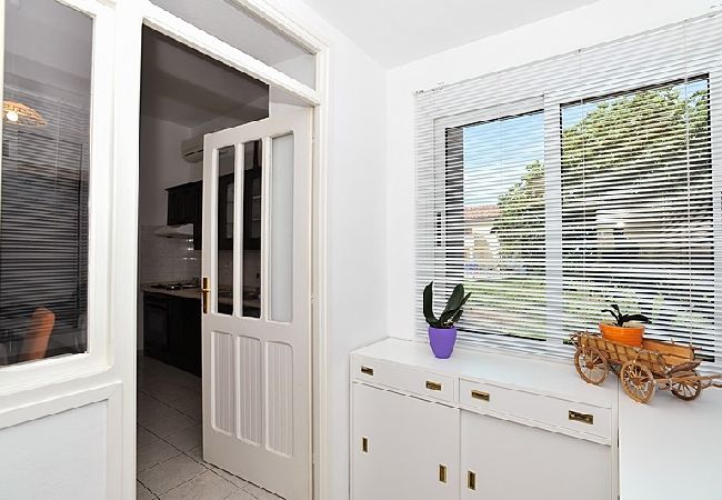 Ferienwohnung in Poljana - Ferienwohnung in Poljana mit Meerblick, Terrasse, Klimaanlage, W-LAN (3617-1) Ferienwohnung in Poljana - Ferienwohnung in Poljana mit Meerblick, Terrasse, Klimaanlage, W-LAN (3617-1)